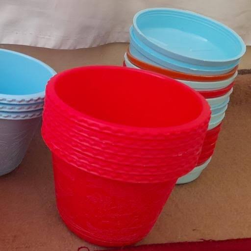 گلدان پلاستیکی معمولی