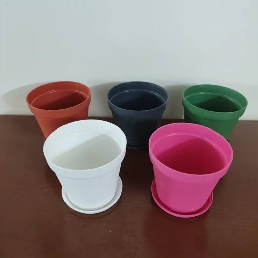 گلدان پلاستیکی معمولی