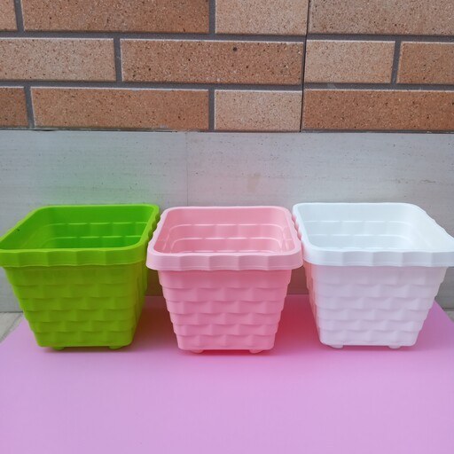 گلدان‌ های پلاستیکی